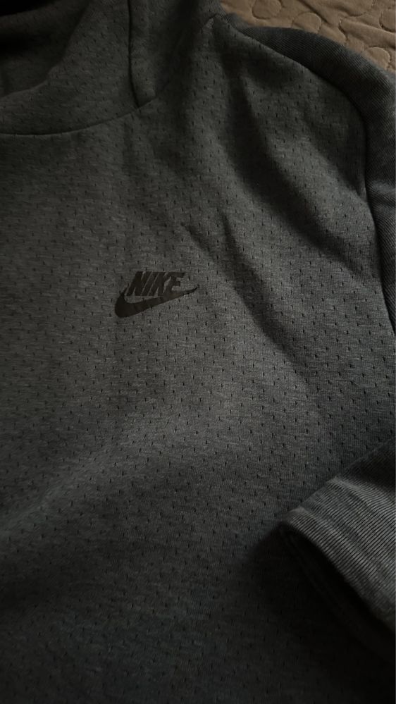 Nike tech fleece размер Л 100 лв
