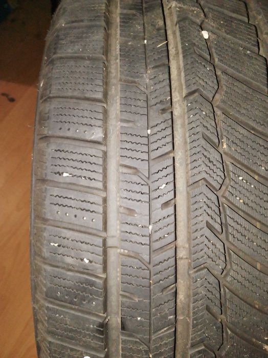 Продават се два броя нови зимни гуми 225 45 17