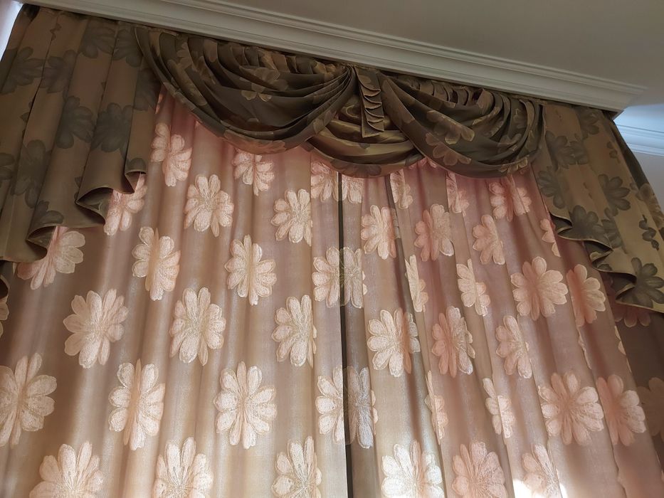 Продам шторы с ламбрикеном длина 2 , 93 ширина 2, 50 . И покрывало ...