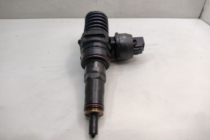 Injector Vw Audi Seat Skoda cod 038130073BA CD 038130073BA CD Audi A4