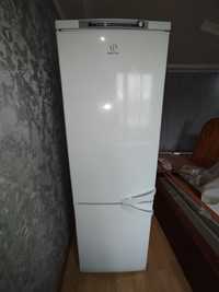 Холодильник INDESIT (рабочий в хорошем состояние)