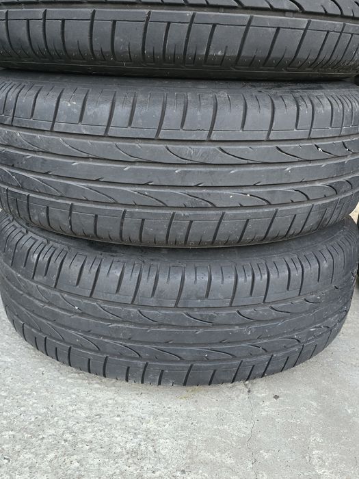 4 Броя 215/65/16 Bridgestone 2x5,6mm 2x5,2mm