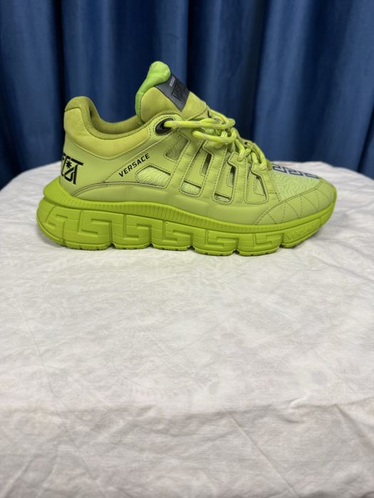 Versace Trigrece noi