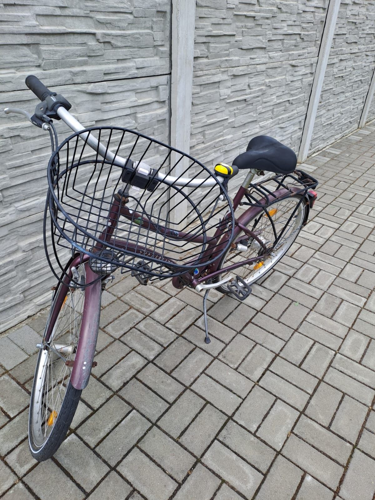 Bicicletă de damă cu coș pe 26