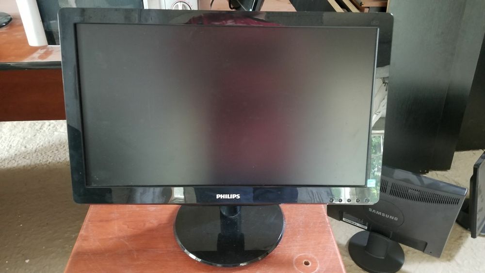 Широкоформатные мониторы 19-22 дюйма