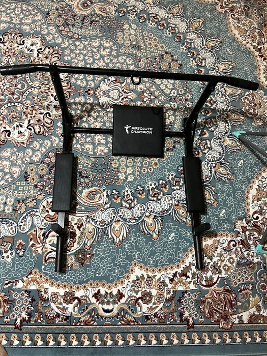 ПРОДАМ настенный универсальный турник !