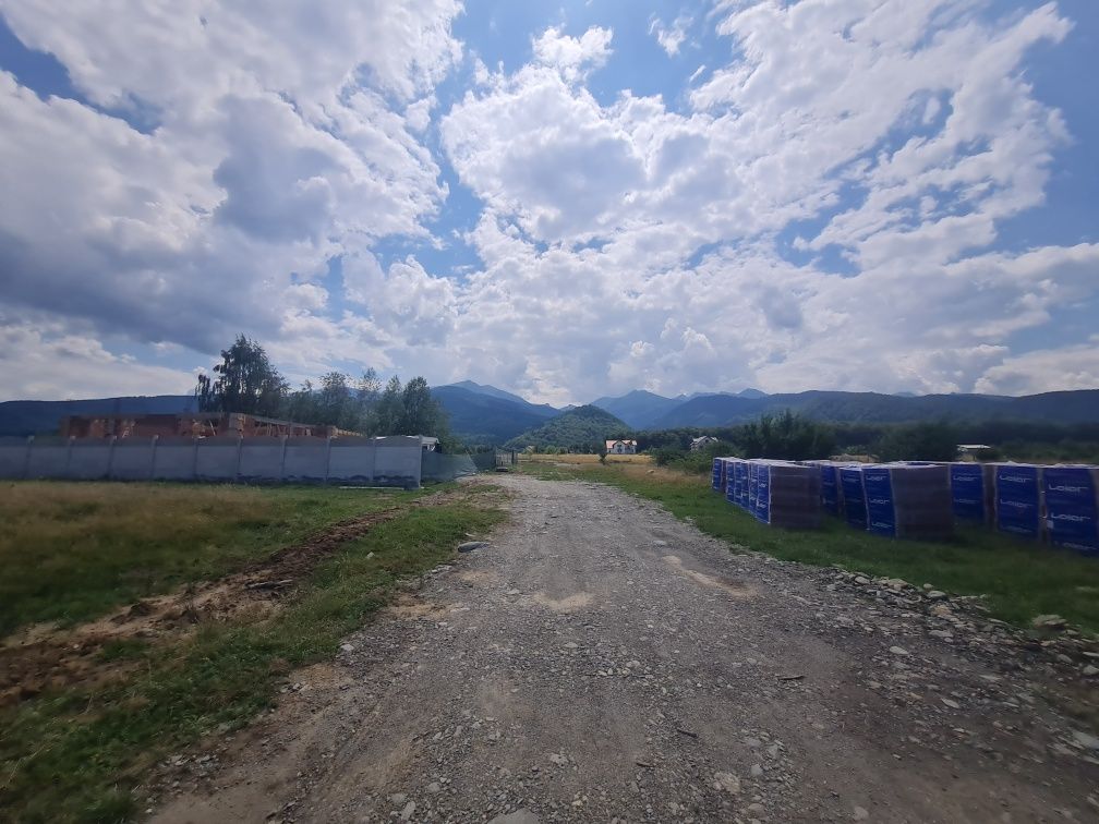 Vând 1000mp teren intravilan lângă Mănăstirea Sâmbăta de Sus