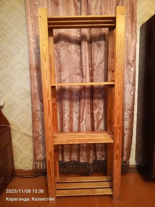 Продаю деревянный стеллаж IKEA.