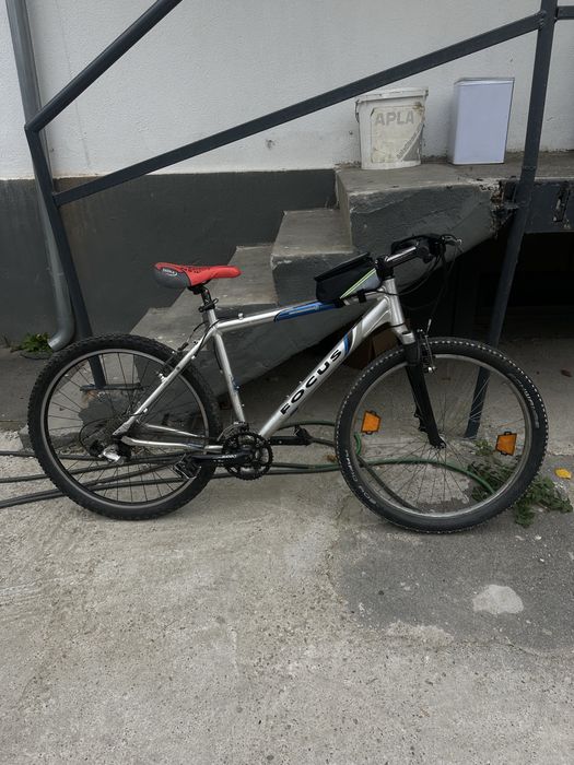Vand Bicicletă Focus MTB din aluminiu, foarte ușoară,accesorii incluse