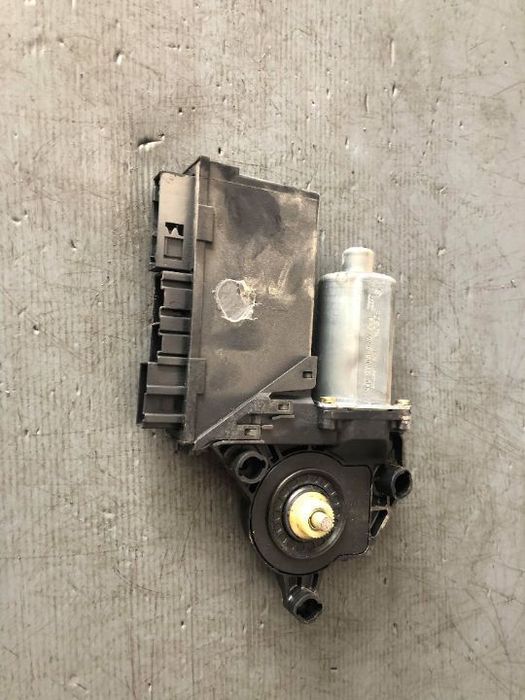 Motoras geam dreapta spate audi a4 b6