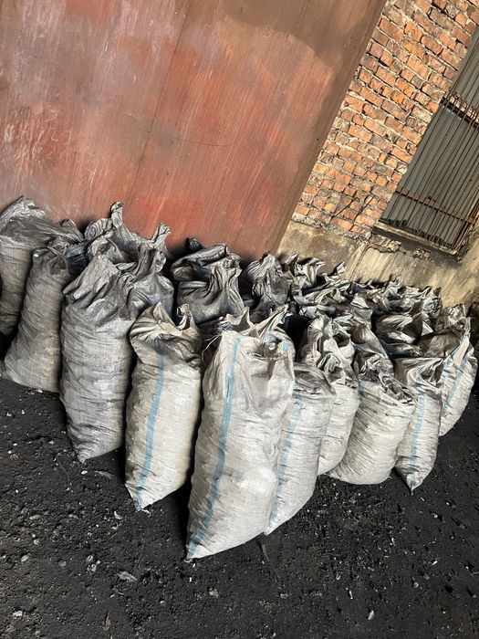 Уголь  в  мешках