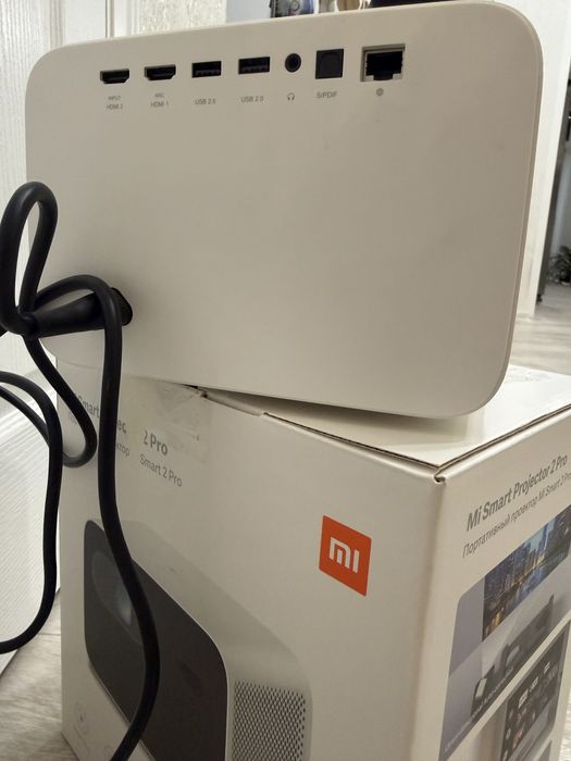 Проектор Xiaomi Mi Smart Projector 2 Pro в отличном состоянии