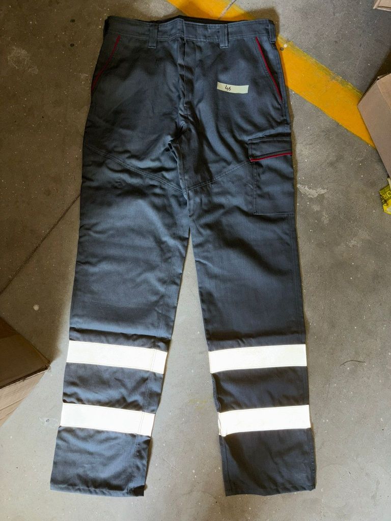 Pantaloni de lucru noi la 5  euro bucata