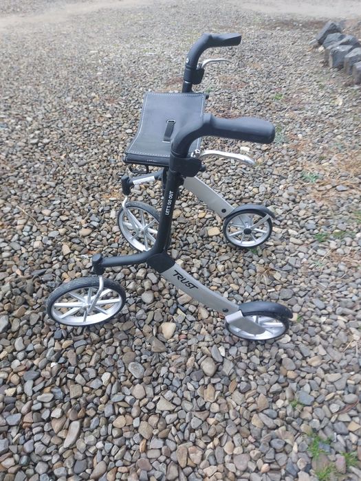 Cadru de mers pliabil