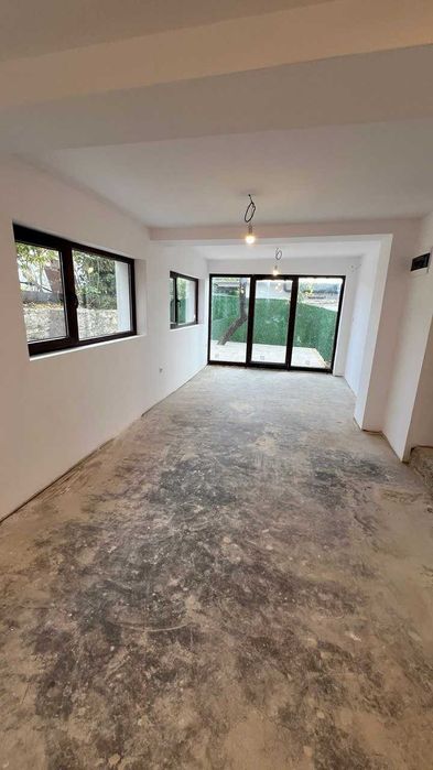 Просторна триетажна къща с парцел в село Осеново, област Варна