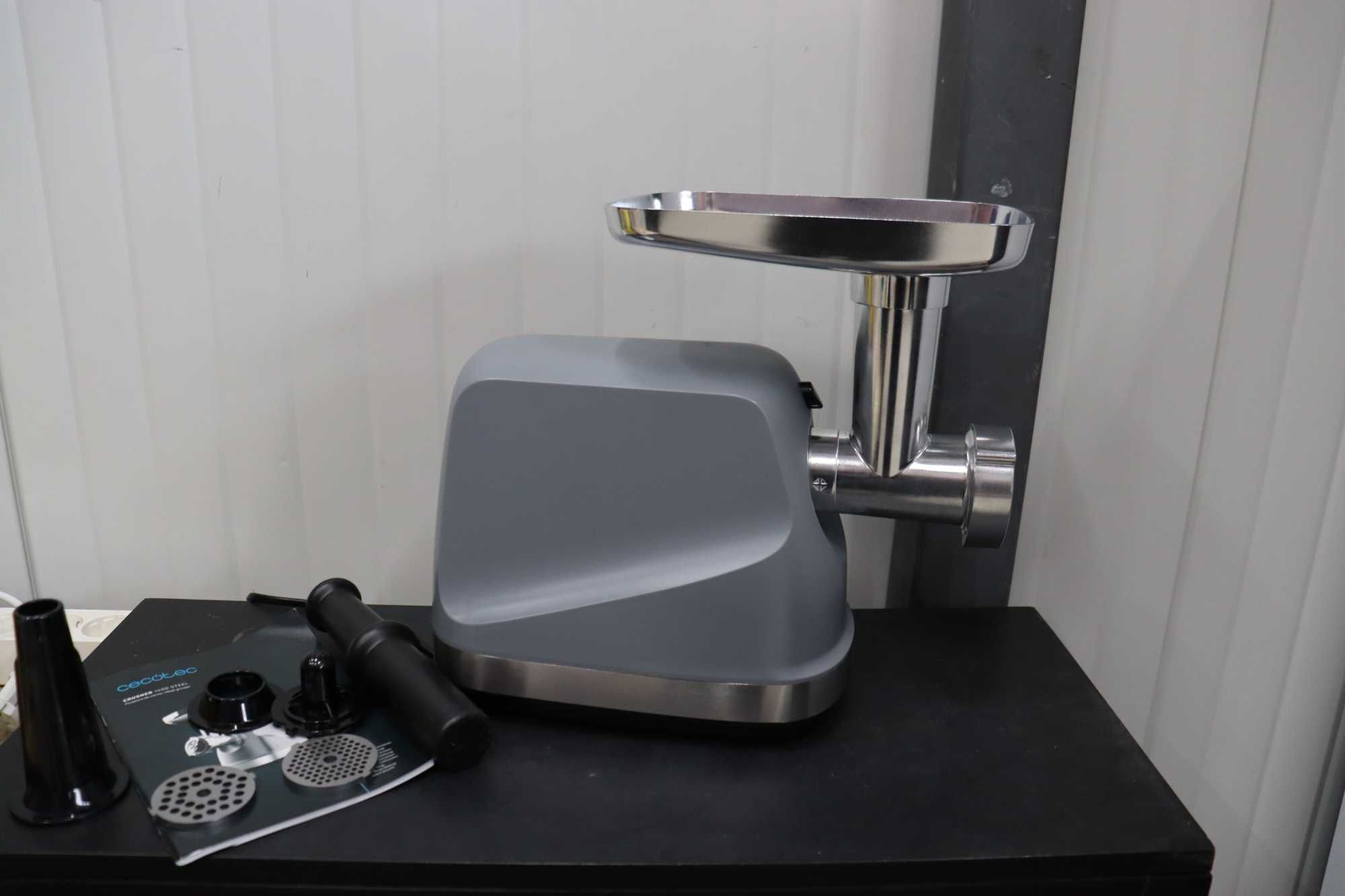 Месомелачка Cecotec Crusher 1400 мощност 1360W 3 плочи 1,5 кг месо/мин