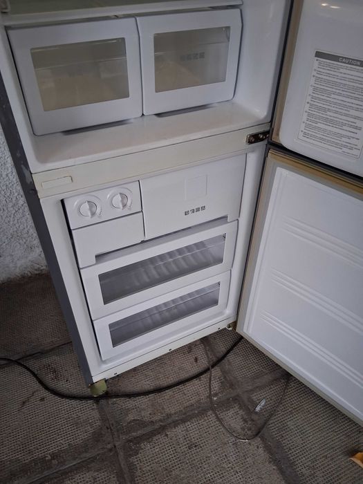 Продавам хладилник Samsung
