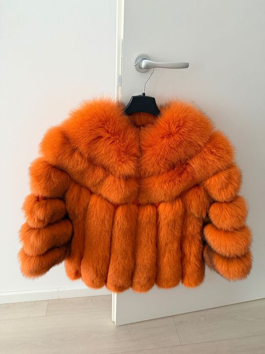 Vând haina de blană naturala vulpe S