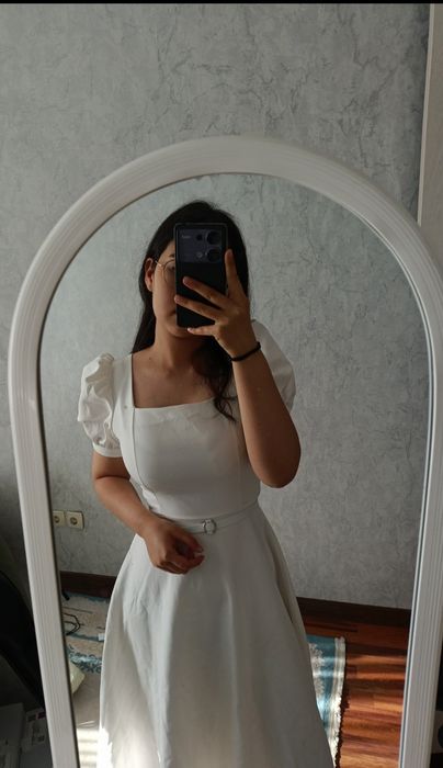 Продаю нарядное белое платье