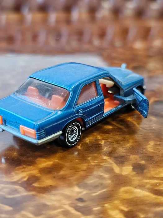 Метална колекционерска количка Mercedes Benz 500 SE