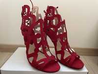 Елегантни сандали в червен цвят
