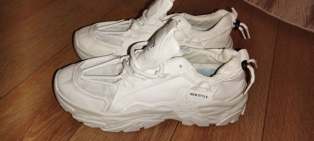 Нови Маратонки в бяло