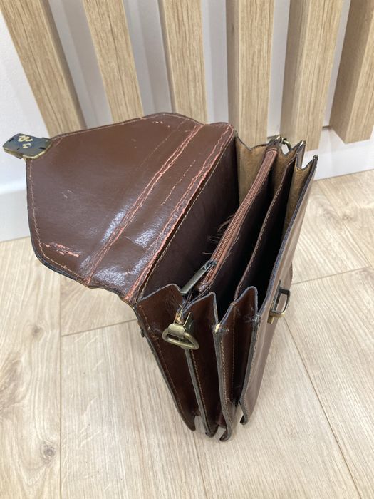 Set servieta si borseta din piele