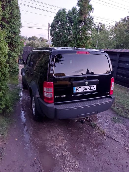 Vând Dodge nitro