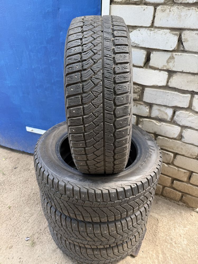 Продам Зимние шины в отличном состоянии