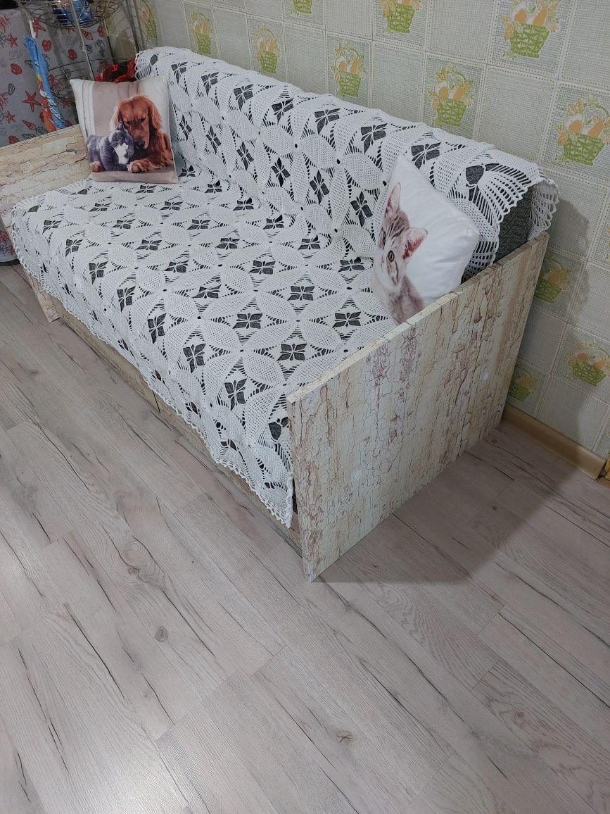 Кухненски диван с две чекмеджета!