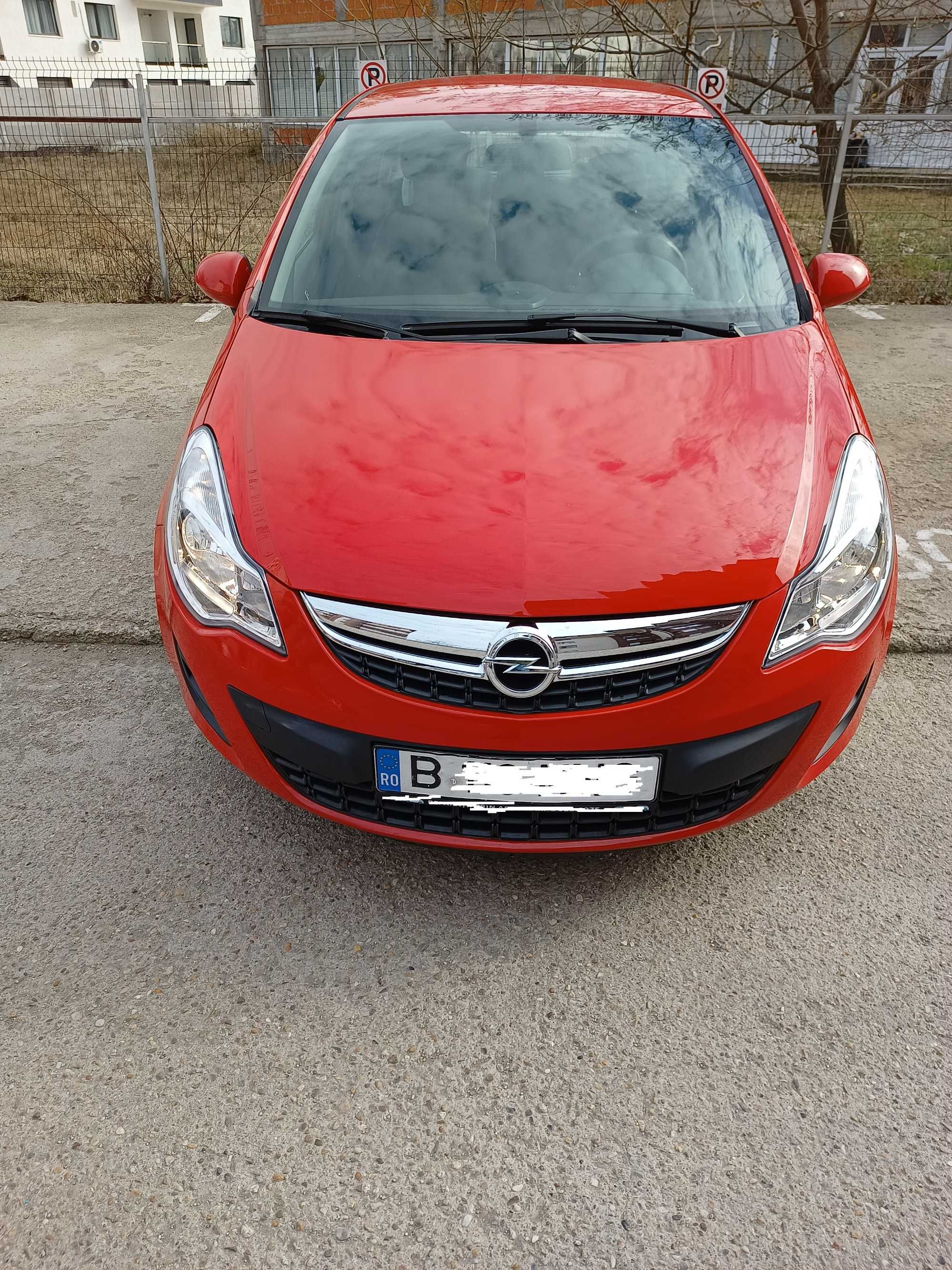 Opel Corsa rosu, unic propietar.