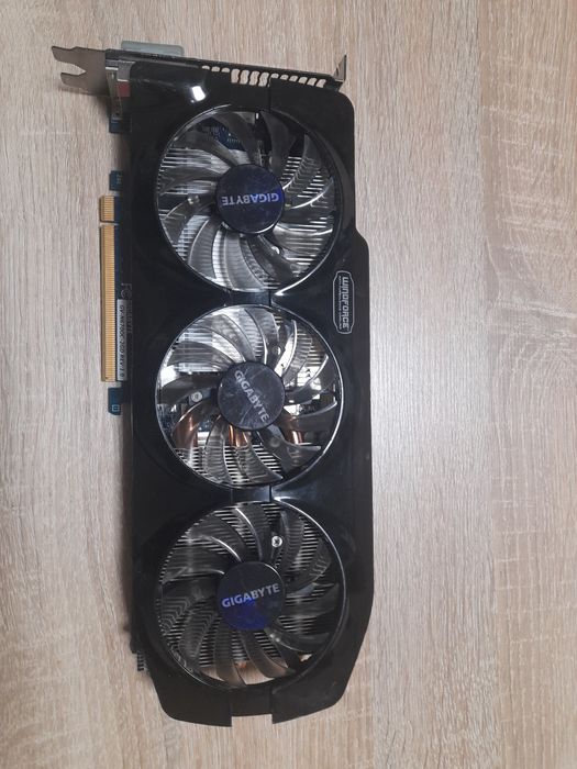 Видео карта GIGABYTE