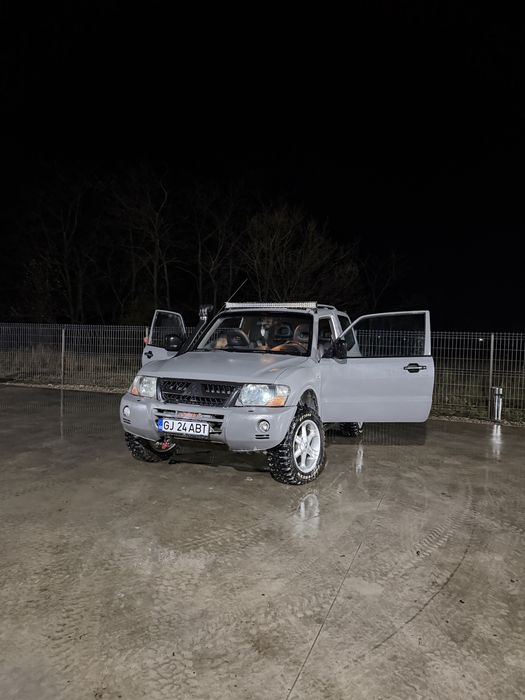 Vand mitshubisi pajero mk3 cu motor m57 rog a se citi descrerea