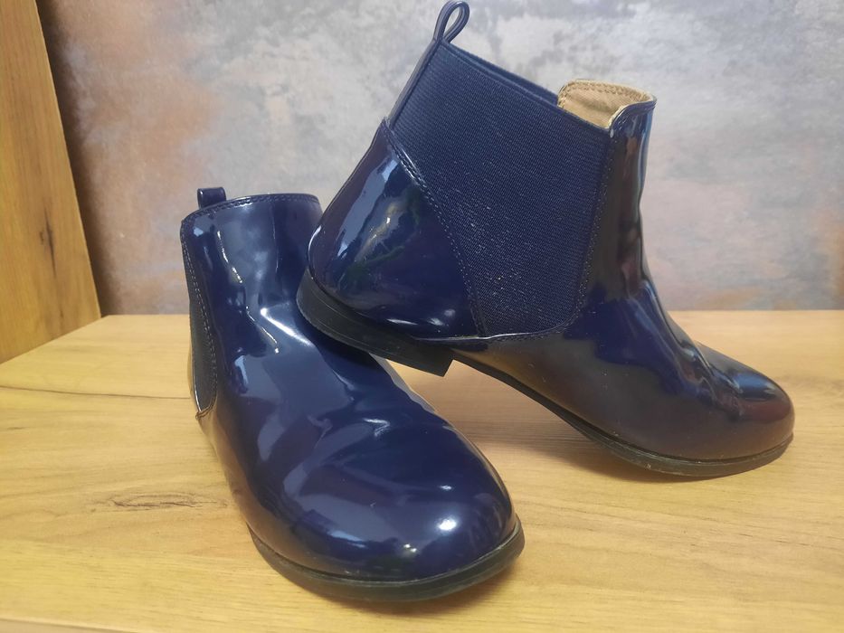 Incaltaminte cizmulite de fetita, marca Zara, marimea 33