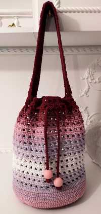 Плетена чанта за рамо - тип торба