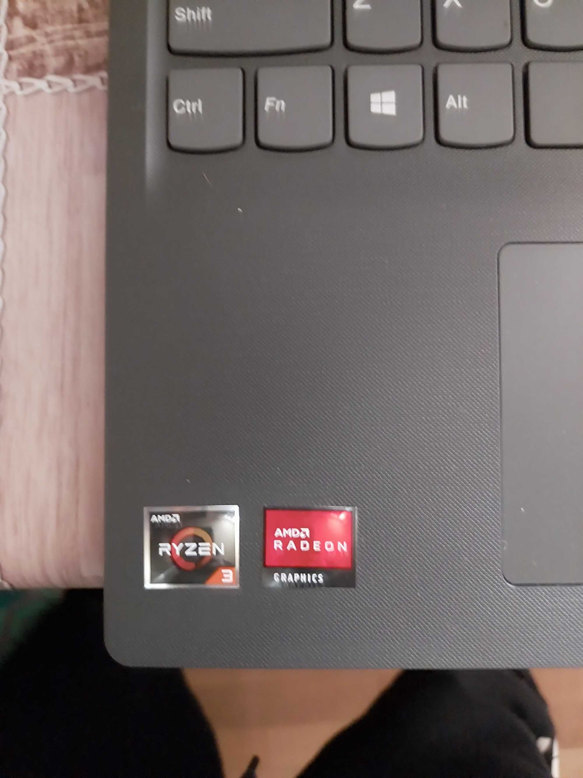Laptop Lenovo recent cumpărat