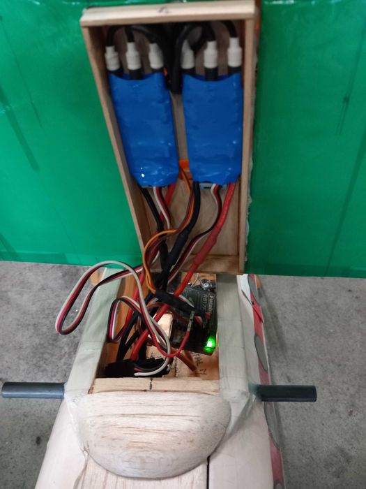 Aeromodel RC confectionat manual