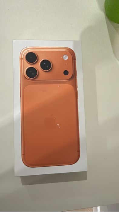 iphone 17 pro 256 гб orange