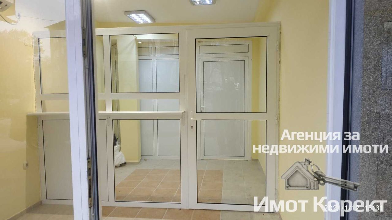Дава се под наем Магазин в Асеновград - 33 кв.м за 295.8 € - Снимка #1