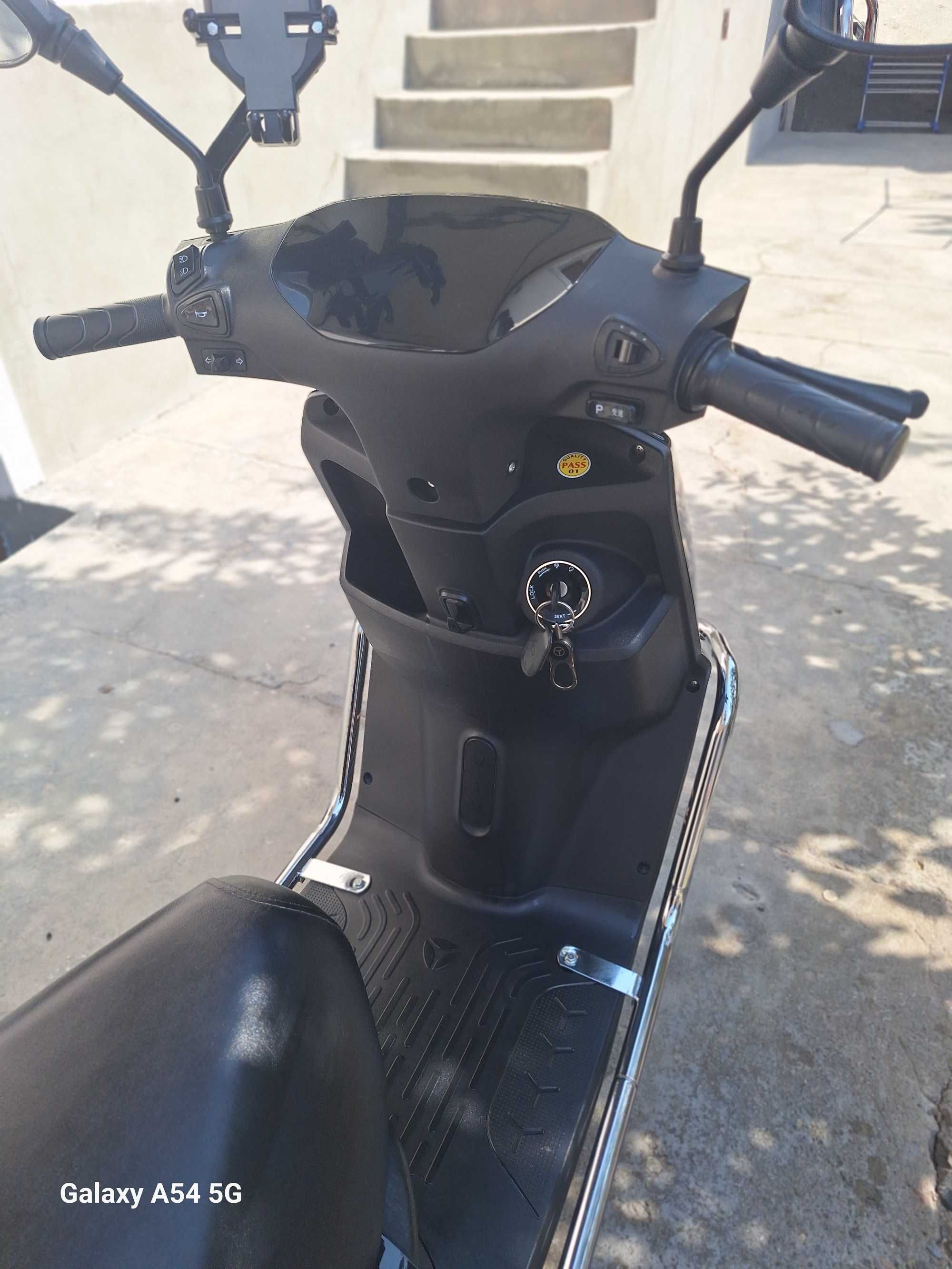 Skuter Yadeya m6 rubin