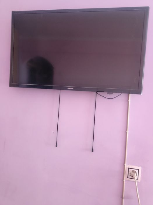 Телевизор Samsung led 80 см. 35 тыс.тенге