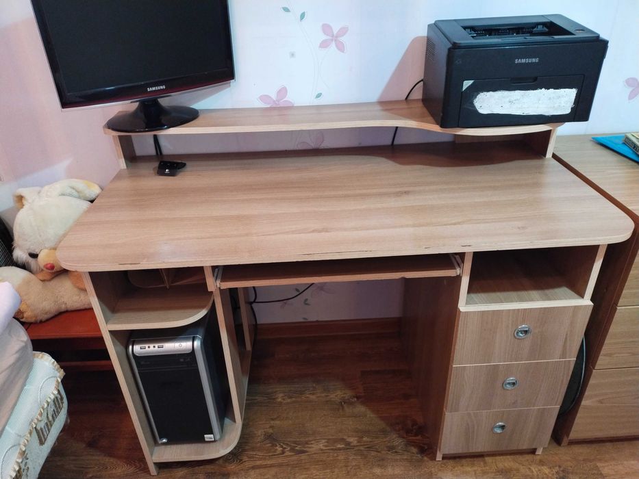 Продаю стол письменный (компьютерный)