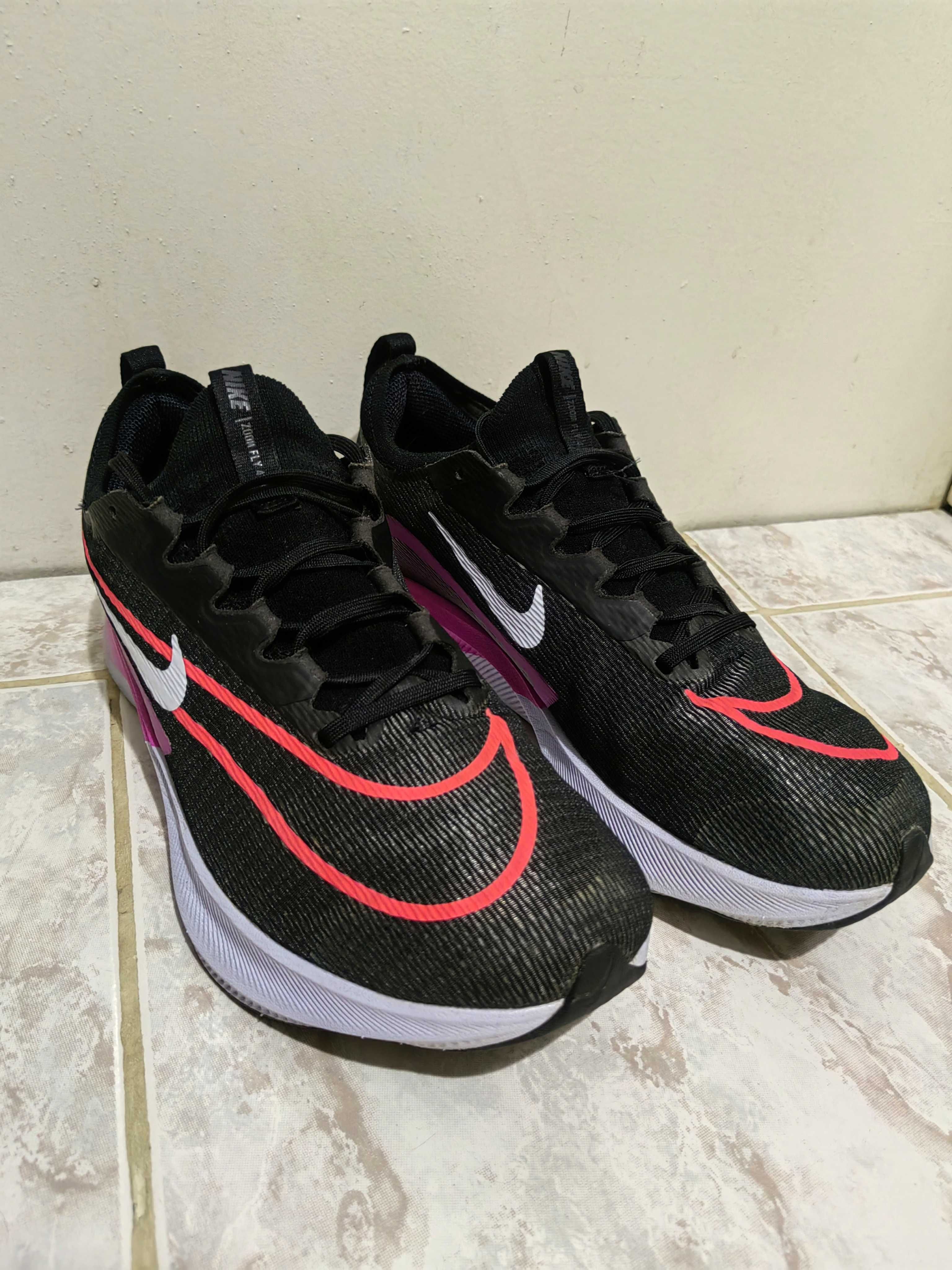 Nike zoom fly 4  (42.5)
