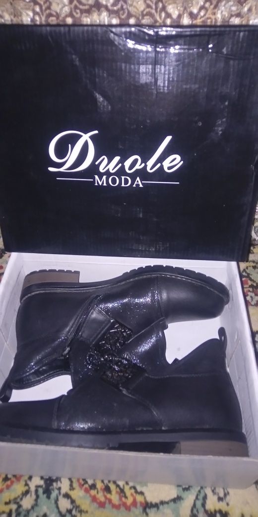 Распродажа!! 8000тг. Срочно! Ботинки женские DuoleModa