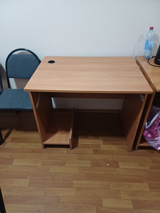 Продам 2 стола, каждый по 10 000 тенге