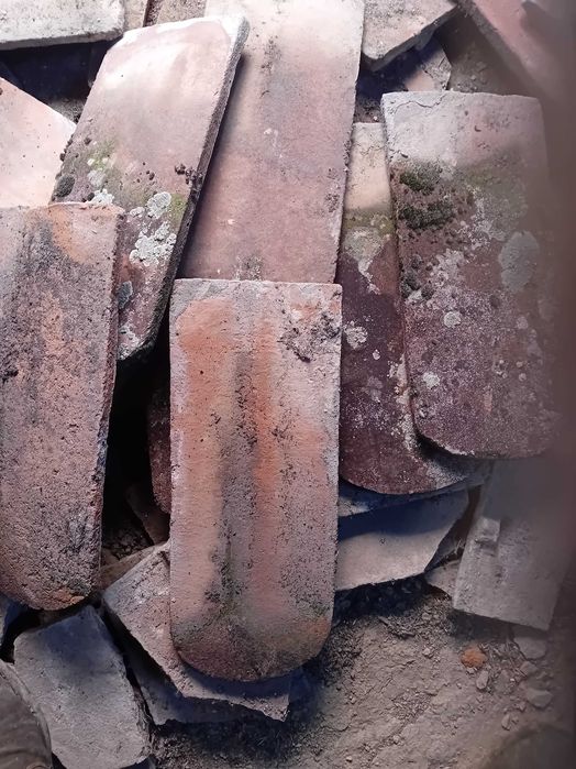 Vând țiglă solzi foarte bună