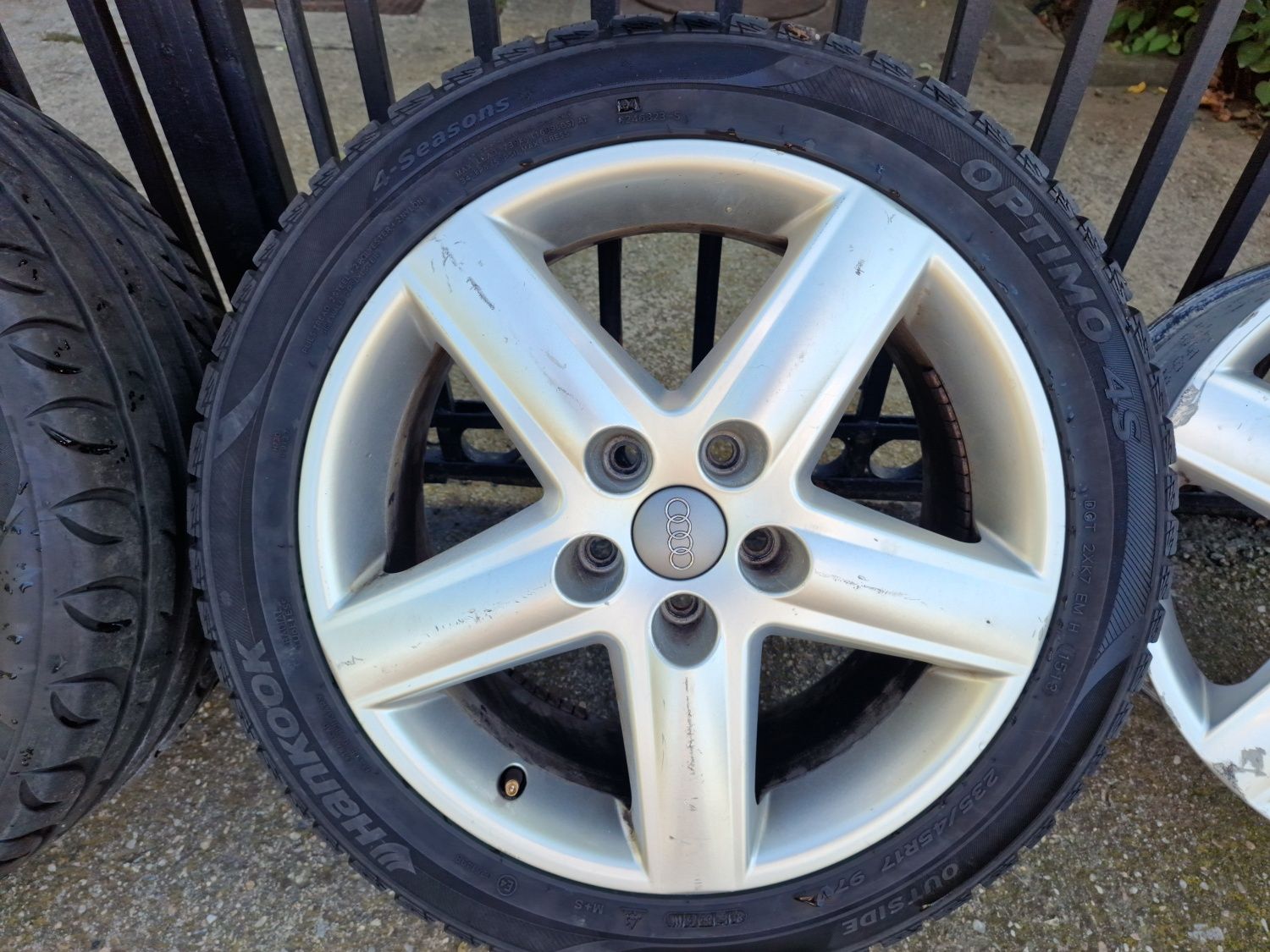 Jante Aliaj Audi 17' in 5 spite + Anvelope(capacele)