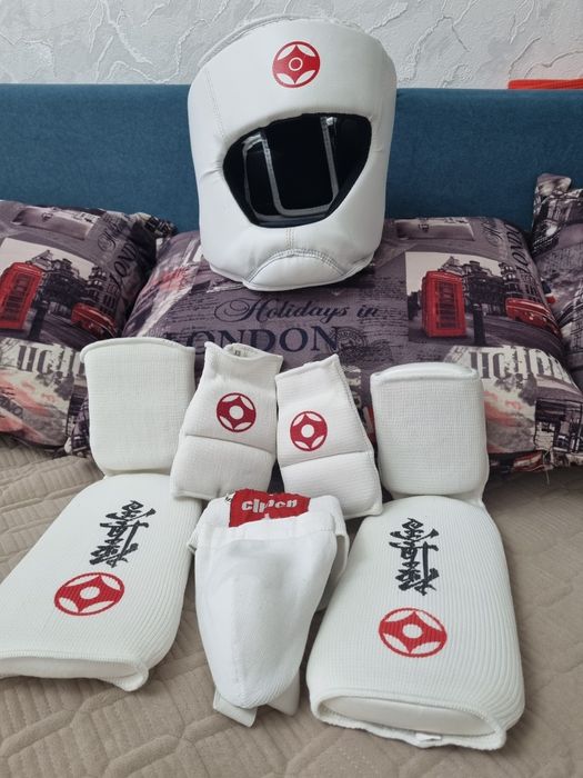 Шлем и эпировка для каратэ