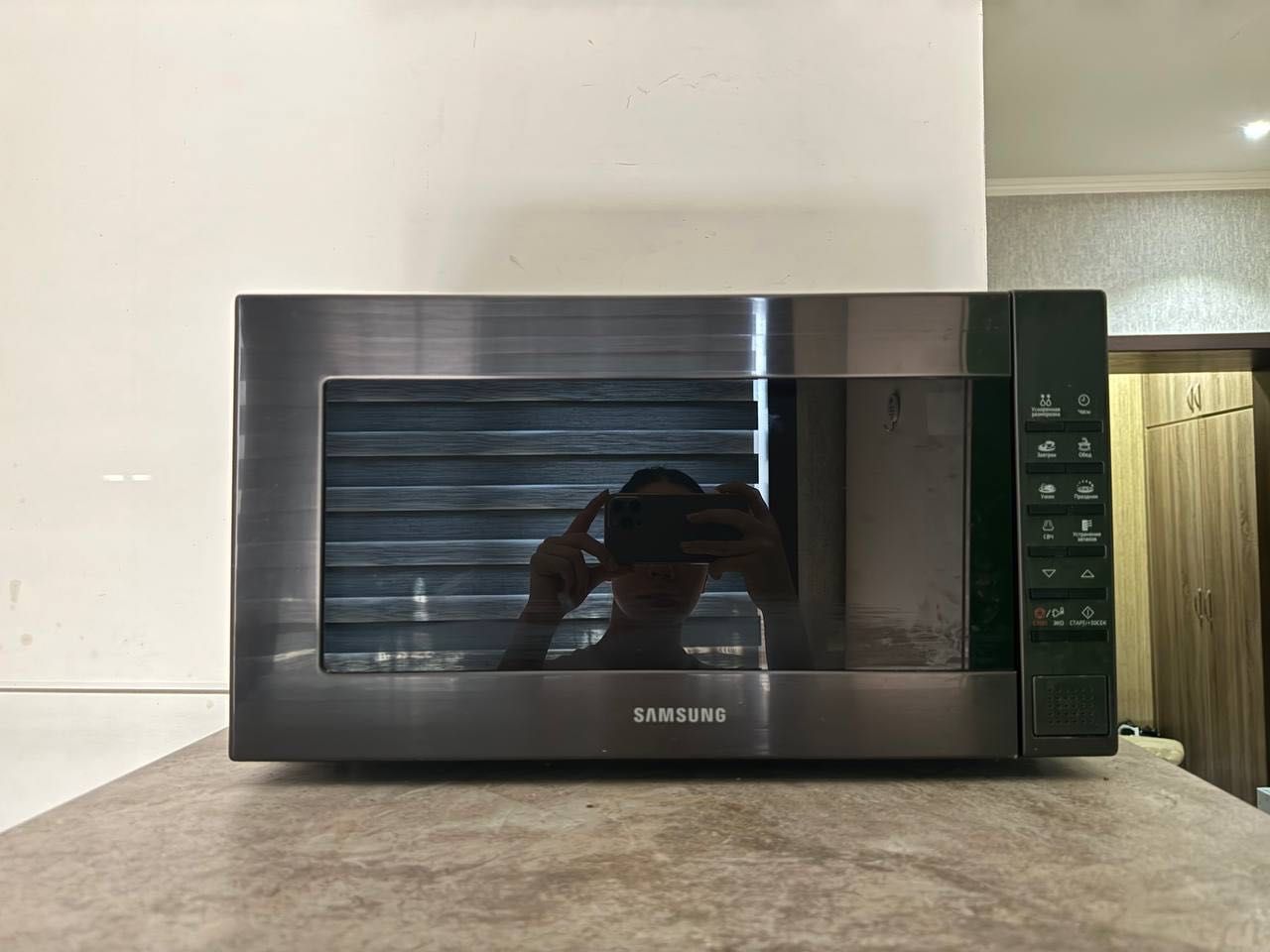 Микроволновая печь Samsung ME88SUG/BW