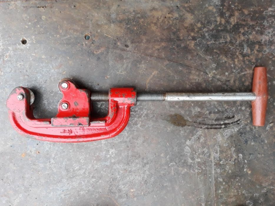 Dispozitiv taiat teava